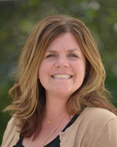 2017-18 Staff Photo of Kathy McAdams